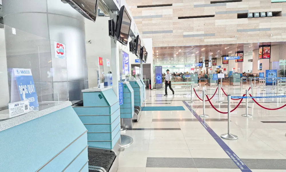 Khu vực làm thủ tục tại sân bay Cần Thơ luôn vắng vẻ, đìu hiu Ảnh: TUẤN QUANG Y5b.jpg