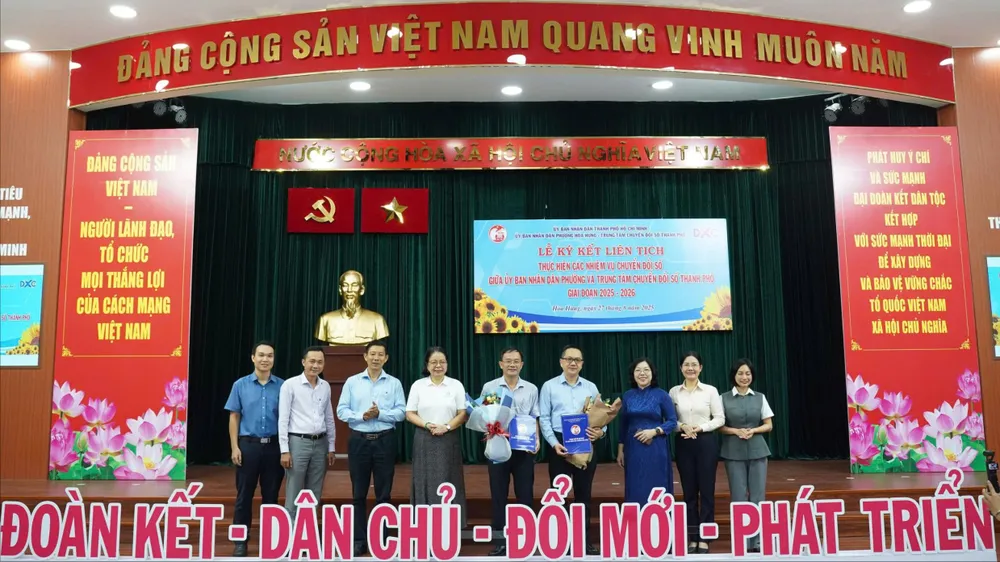Hai đơn vị ký kết liên tịch. Ảnh: TIỂU NGHĨA z6949163667053_518ef92649981b301deffa84381004bb.jpg