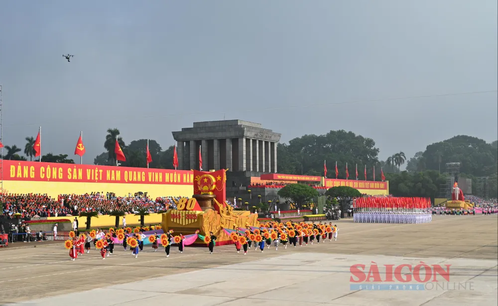 Quang cảnh lễ diễu binh, diễu hành kỷ niệm 80 năm Cách mạng Tháng Tám và Quốc khánh 2-9. Ảnh: ĐỖ TRUNG DSC_0896.JPG