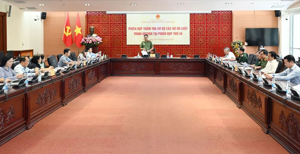 Quang cảnh phiên họp Thường trực Ủy ban Quốc phòng, An ninh và Đối ngoại chiều 18-9 CẢNH.jpg