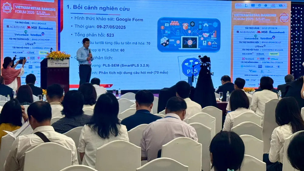 PGS-TS Trần Hùng Sơn, Trường Đại học Kinh tế - Luật (UEL) phát biểu tại diễn đàn