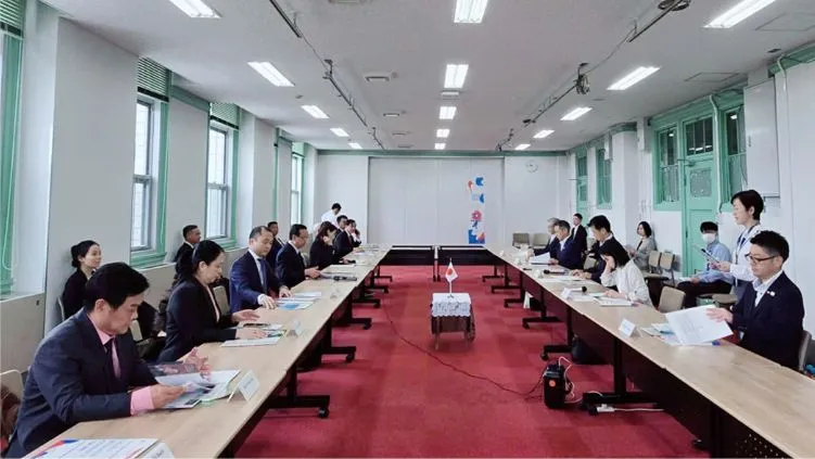 Quang cảnh buổi làm việc tại Osaka, Nhật Bản Osaka02.png
