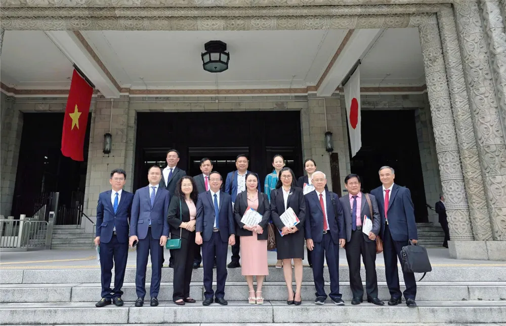 Đoàn công tác tại trụ sở chính quyền tỉnh Osaka, Nhật Bản Osaka03.png