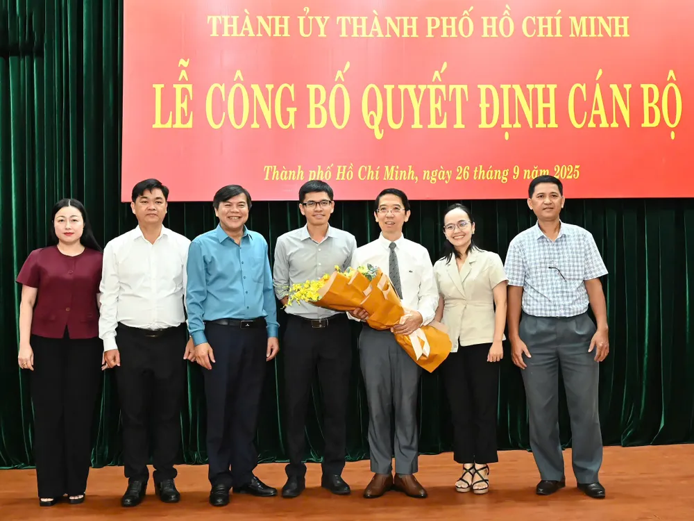 Đồng chí Nguyễn Thành Lợi được Ban Thường vụ Thành ủy TPHCM điều động, bổ nhiệm giữ chức Giám đốc, Tổng Biên tập Nhà Xuất bản Tổng hợp TPHCM. Ảnh: VIỆT DŨNG canbo-edit.jpg