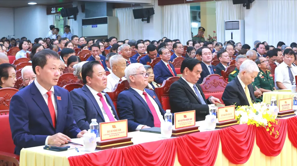 Bí thư Tỉnh ủy Đồng Nai Vũ Hồng Văn cùng các đại biểu dự đại hội z7064361084403_3003ff1d189d31a70bb4b5174525e3a7.jpg