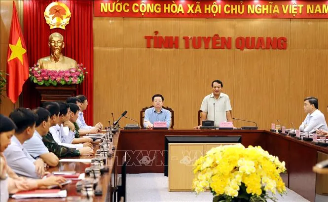 Bí thư Tỉnh ủy Tuyên Quang Hầu A Lềnh phát biểu tại buổi làm việc. Ảnh: TTXVN Anh03.jpg