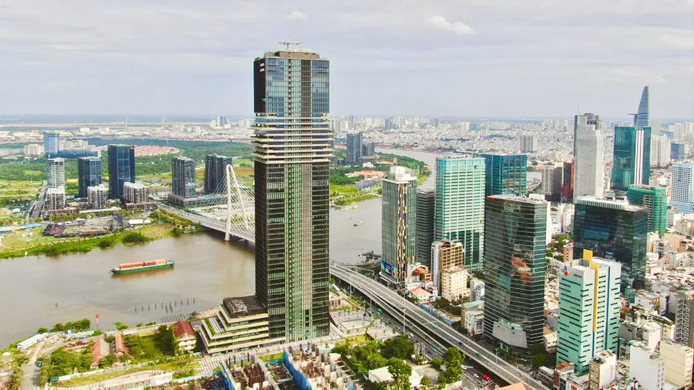Trung tâm Tài chính quốc tế Thủ Thiêm kết nối với khu trung tâm TPHCM, biểu tượng phát triển năng động của “siêu đô thị”. Ảnh: HOÀNG HÙNG D3a.jpg