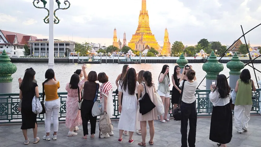Chùa Phra Prang ở Wat Arun, còn gọi là chùa Bình Minh, một trong những địa danh nổi tiếng của thủ đô Bangkok. Ảnh: KHAOSOD D8A.jpg