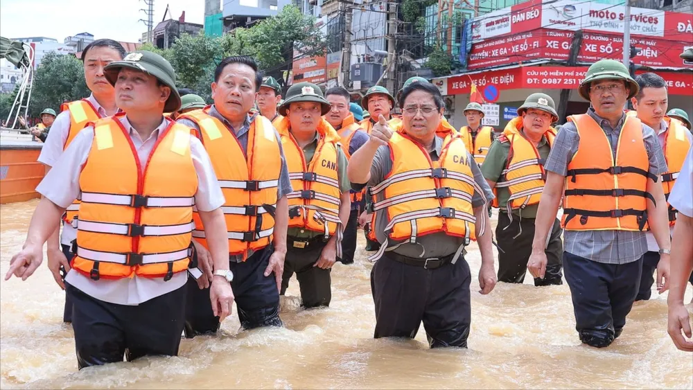 Thủ tướng Phạm Minh Chính tới Thái Nguyên thăm hỏi người dân, chỉ đạo khắc phục hậu quả mưa lũ. Ảnh: VGP