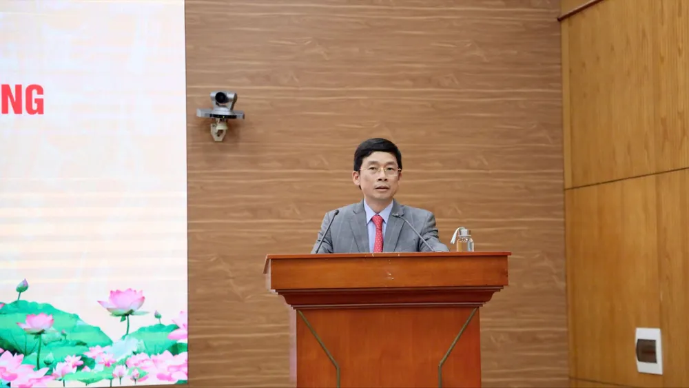 Đồng chí Nguyễn Duy Hưng, Phó Trưởng Ban Chính sách, chiến lược Trung ương trình bày báo cáo tại Đại hội HƯNG.jpeg