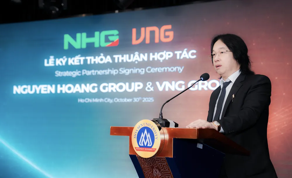 Ông Hoàng Quốc Việt, Chủ tịch Hội đồng Quản trị kiêm Tổng Giám đốc Tập đoàn Nguyễn Hoàng, phát biểu tại lễ ký kết Screenshot 2025-10-31 at 19.37.19.png