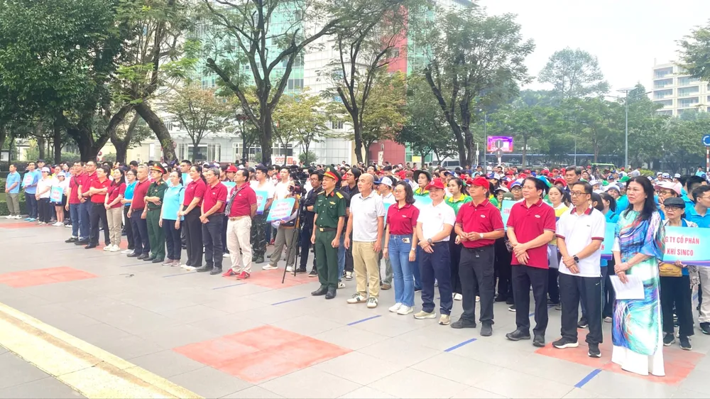 Đại biểu khách mời, Ban Lãnh đạo và cán bộ nhân viên CNS tham gia chương trình. Ảnh: THANH DUNG