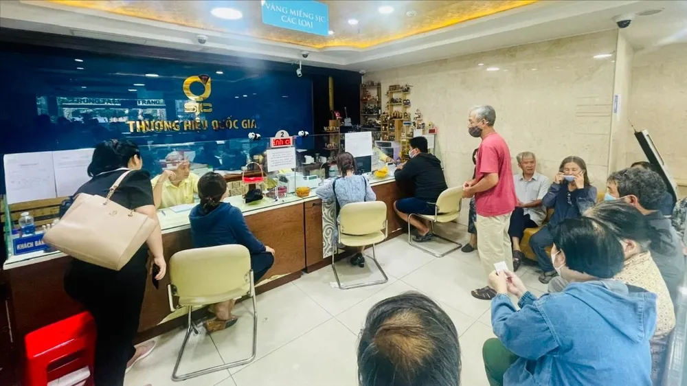 Giá vàng trong nước sáng nay 2-12 quay đầu sau khi lập đỉnh