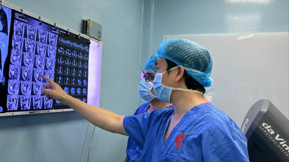 Các bác sĩ lập kế hoạch điều trị ung thư cho người bệnh dựa trên chẩn đoán hình ảnh tại Bệnh viện Bình Dân