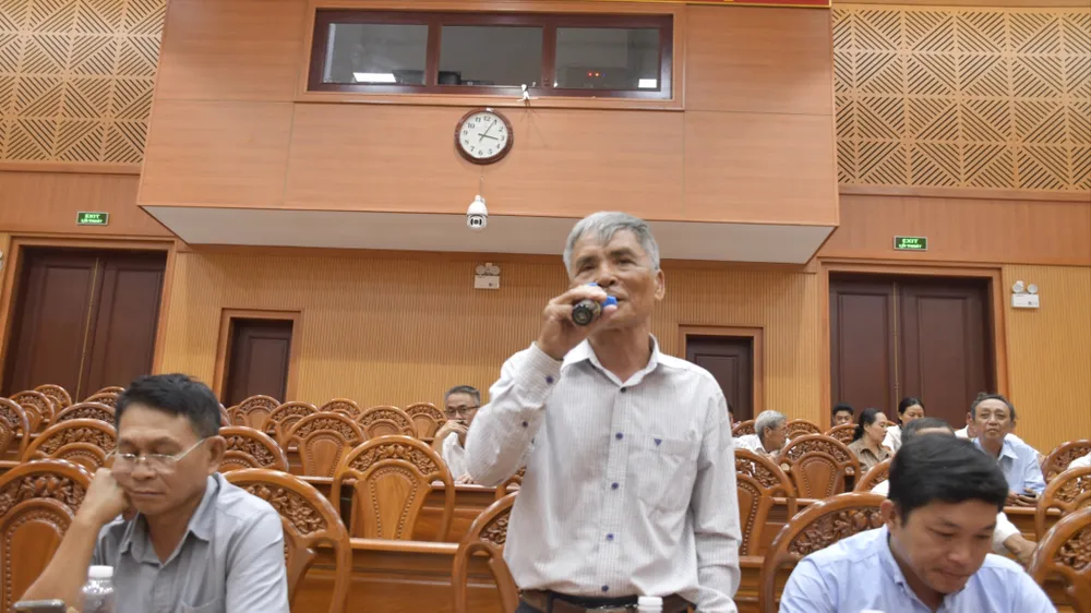 Cử tri đề nghị sớm tháo gỡ vướng mắc y tế, giao thông