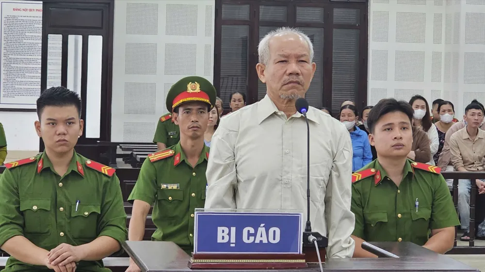 Bị cáo Trần Bảo Uyên tại tòa