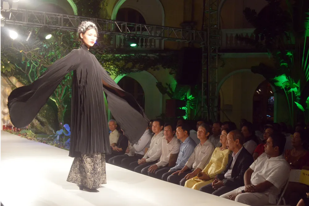 Biểu diễn thời trang mừng APEC 2017 ảnh 5