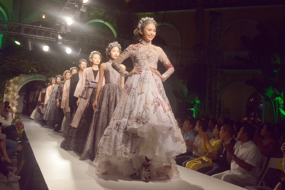 Biểu diễn thời trang mừng APEC 2017 ảnh 8