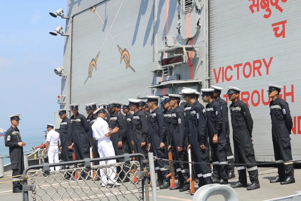 Hạm đội miền Đông Ấn Độ sẽ diễn tập hàng hải chung với Hải quân Việt Nam ảnh 9