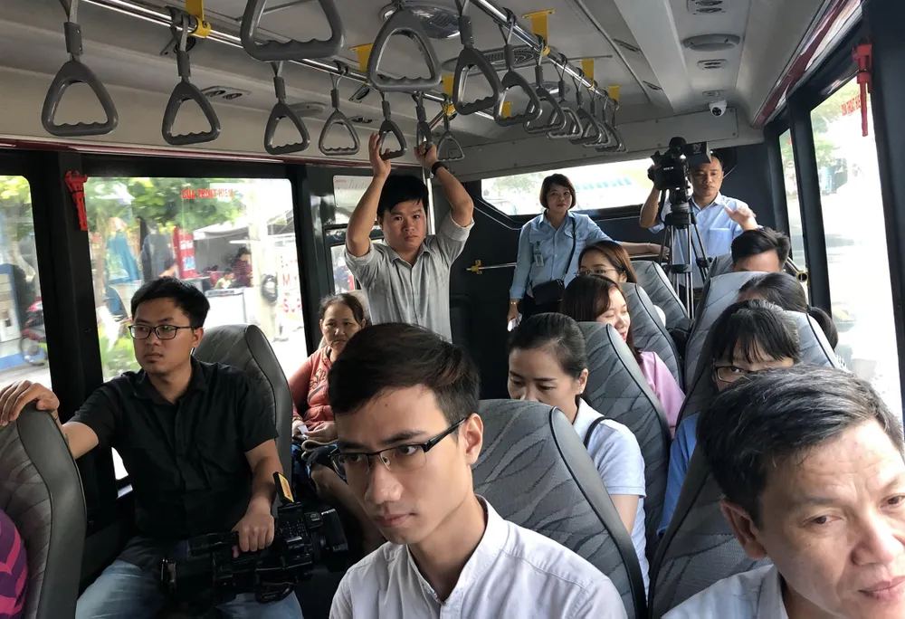 Đà Nẵng khuyến khích người dân đi xe buýt ảnh 2