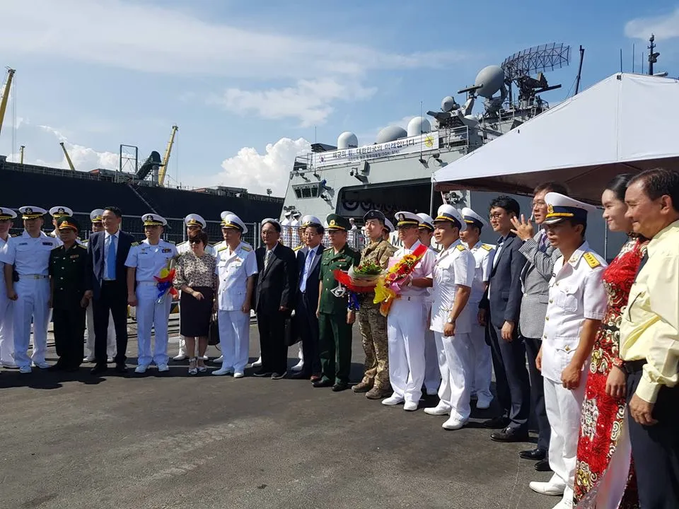 Tàu khu trục ROKS Moon Mu The Great cập cảng Tiên Sa  ảnh 5