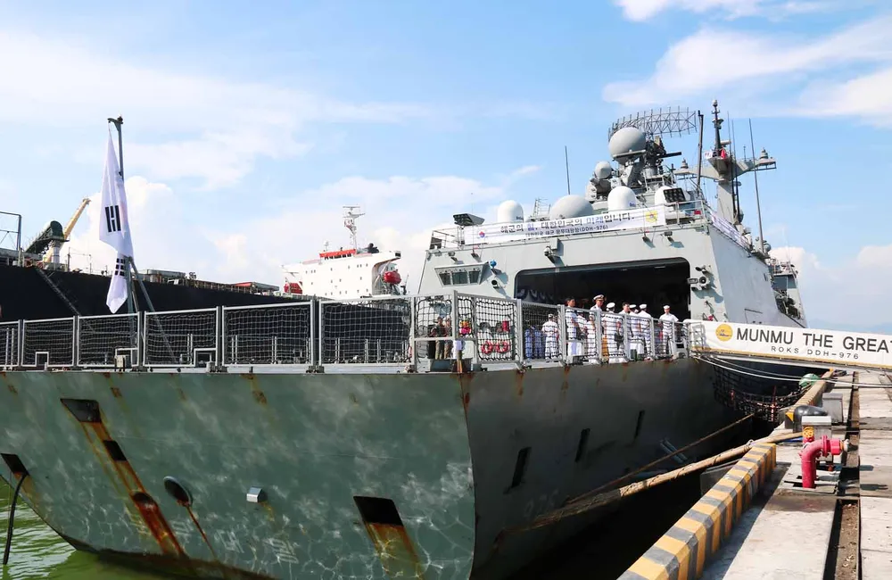Tàu khu trục ROKS Moon Mu The Great cập cảng Tiên Sa  ảnh 2