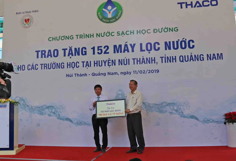 4,5 tỷ đồng mua máy lọc nước trao tặng cho 49 trường học huyện Núi Thành   ảnh 3