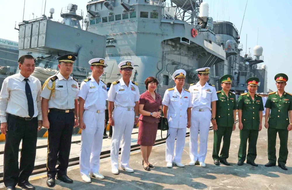 Hai tàu huấn luyện thuộc Lực lượng tự vệ trên biển Nhật Bản cập cảng Tiên Sa ảnh 4