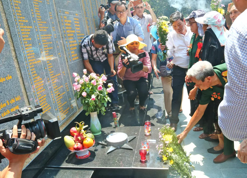 Khánh thành bia lưu niệm Văn phòng Khu ủy Khu V ảnh 4