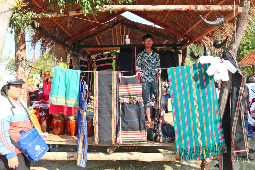 Đặc sắc Lễ Hội Cầu Huê ảnh 14