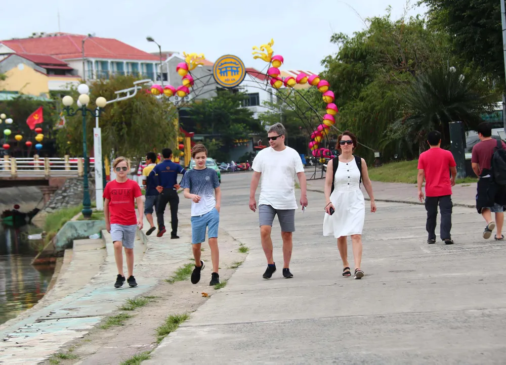 Mua vé tham quan phố cổ Hội An: Khách quốc tế giảm 50%, khách Việt chỉ 10% so với cùng kỳ ảnh 3