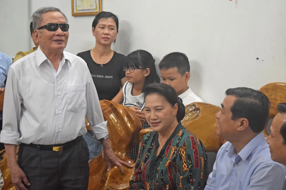 Chủ tịch Quốc hội thăm các gia đình chính sách tại Quảng Nam ảnh 3