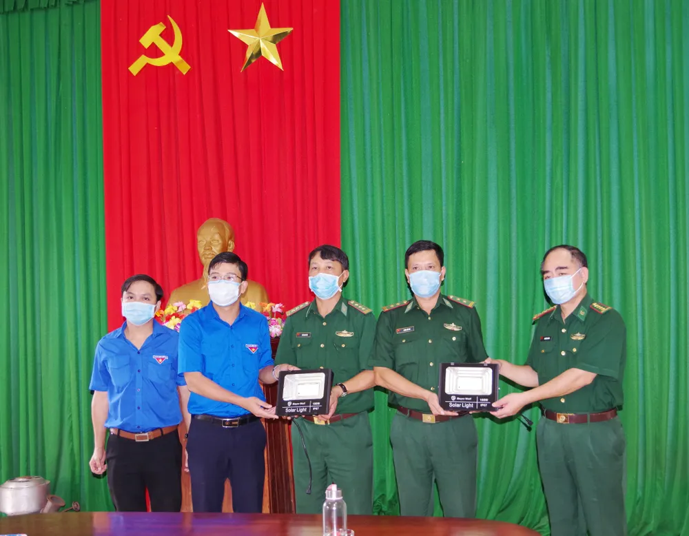 Ấm áp chương trình "Kết nối trái tim - Hướng về biên giới" ở Quảng Nam ảnh 3