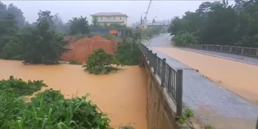 Bão số 5: 2 người chết, mất tích; 31 người bị thương, 2.447 nhà bị tốc mái ảnh 4