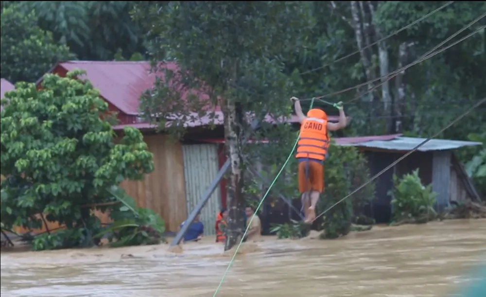 Bão số 5: 2 người chết, mất tích; 31 người bị thương, 2.447 nhà bị tốc mái ảnh 3