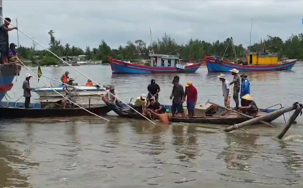 Lực lượng chức năng địa phương đang tìm kiếm 3 nạn nhân mất tích