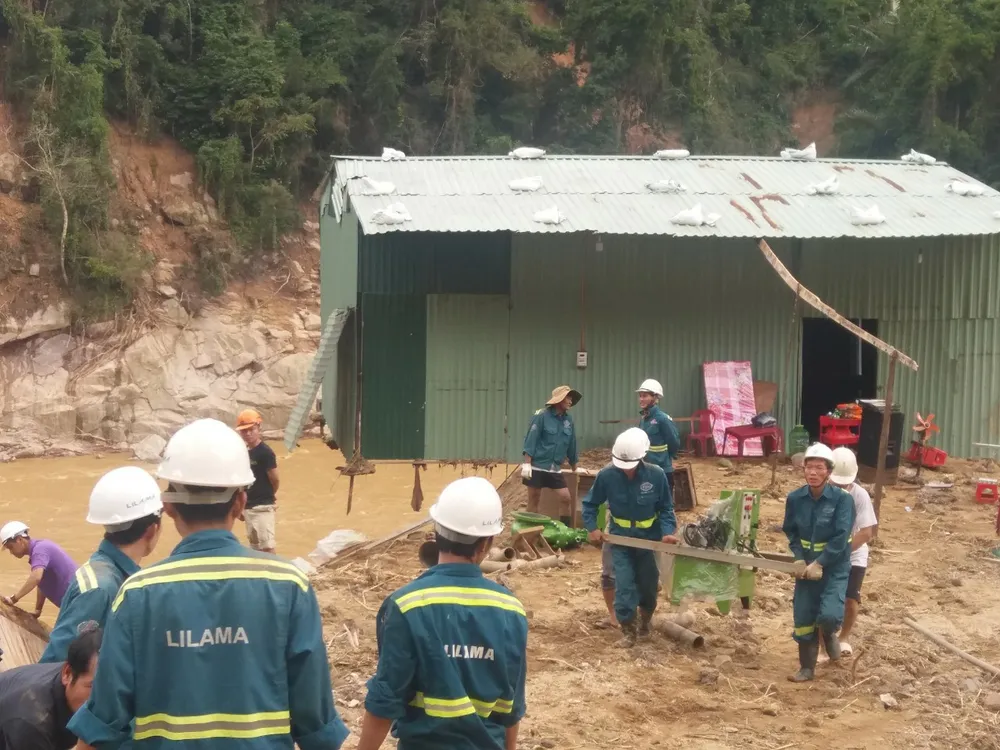 Trong hôm nay 31-10, đưa toàn bộ công nhân nhà máy thủy điện Đăk Mi 2 ra ngoài ảnh 2