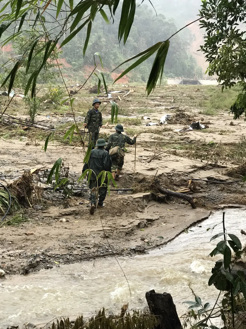 Tạm dừng tìm kiếm người mất tích tại xã Phước Lộc để phòng tránh bão số 10 ảnh 4