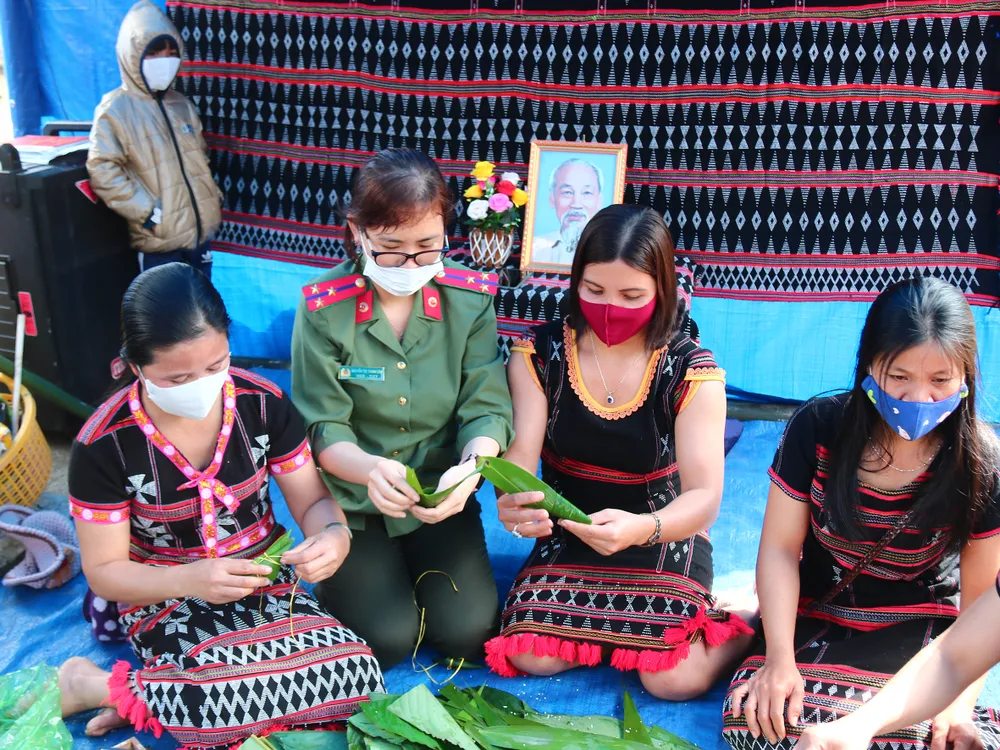 Mang tết đến cho đồng bào vùng biên ảnh 8
