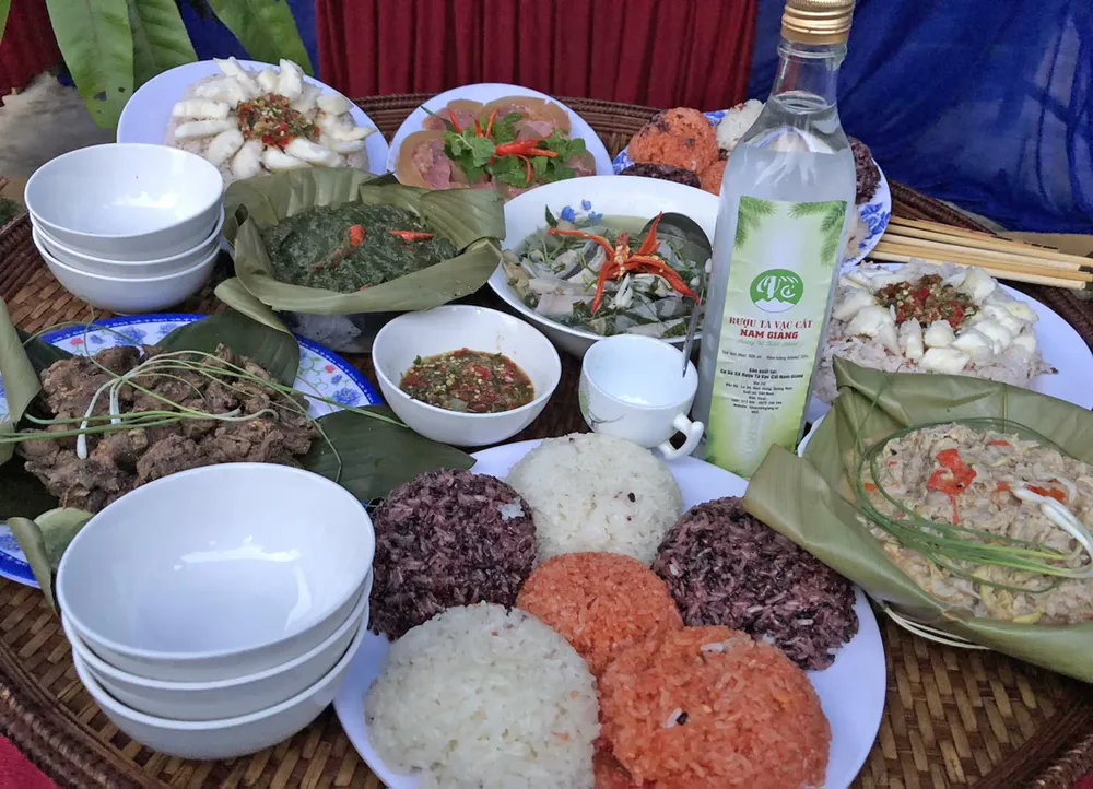 Mang tết đến cho đồng bào vùng biên ảnh 23