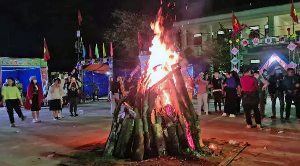 Mang tết đến cho đồng bào vùng biên ảnh 28