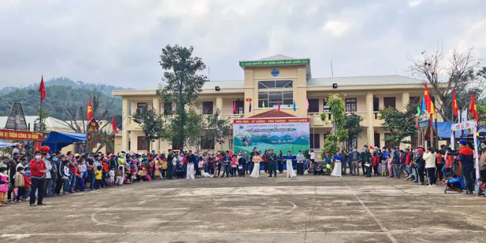 Mang tết đến cho đồng bào vùng biên ảnh 19