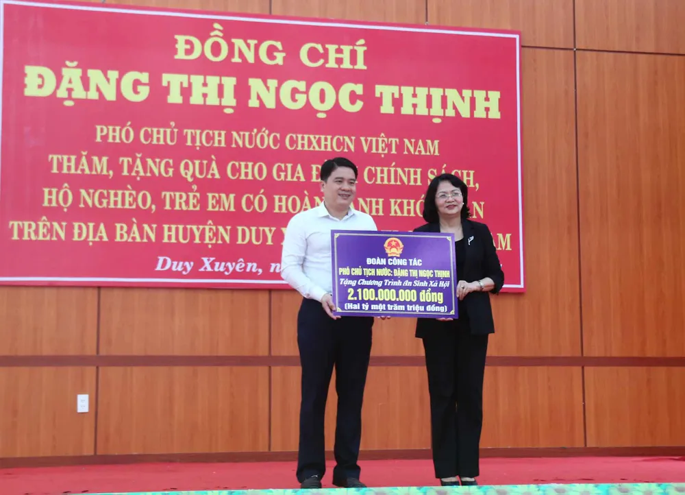 Phó Chủ tịch nước Đặng Thị Ngọc Thịnh thăm và tặng quà hộ nghèo, hộ chính sách tại Quảng Nam ảnh 6 Phó Chủ tịch nước Đặng Thị Ngọc Thịnh thăm và tặng quà hộ nghèo, hộ chính sách tại Quảng Nam ảnh 6