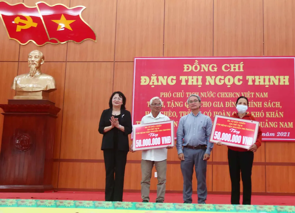 Phó Chủ tịch nước Đặng Thị Ngọc Thịnh thăm và tặng quà hộ nghèo, hộ chính sách tại Quảng Nam ảnh 4 Phó Chủ tịch nước Đặng Thị Ngọc Thịnh thăm và tặng quà hộ nghèo, hộ chính sách tại Quảng Nam ảnh 4