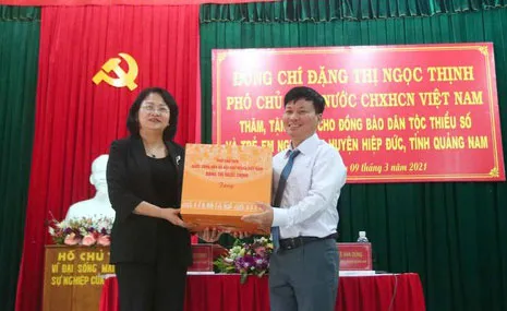 Phó Chủ tịch nước Đặng Thị Ngọc Thịnh thăm và tặng quà hộ nghèo, hộ chính sách tại Quảng Nam ảnh 3 Phó Chủ tịch nước Đặng Thị Ngọc Thịnh thăm và tặng quà hộ nghèo, hộ chính sách tại Quảng Nam ảnh 3