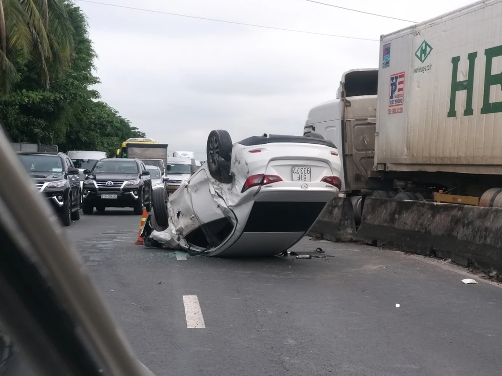 Tiền Giang: Quốc lộ 1 kẹt xe kéo dài do tai nạn giao thông ảnh 2 Tiền Giang: Quốc lộ 1 kẹt xe kéo dài do tai nạn giao thông ảnh 2
