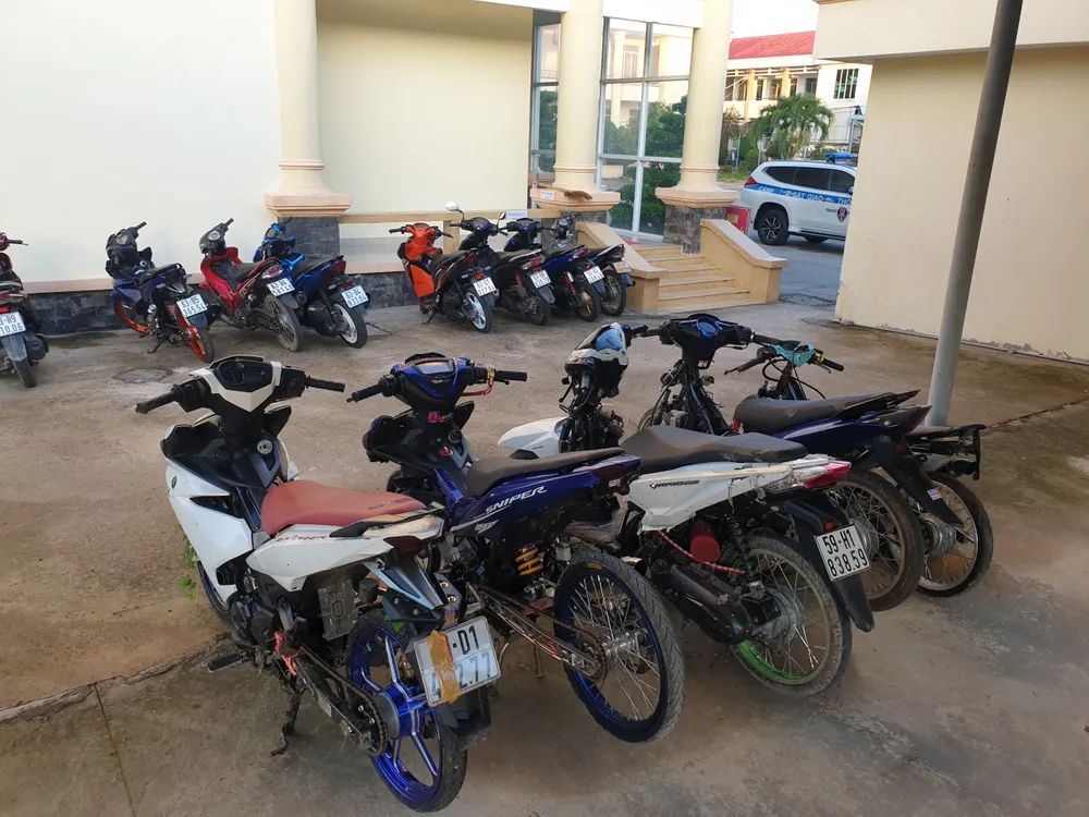 Mật phục bắt nhóm “quái xế” đua xe trên Quốc lộ 50 ảnh 2