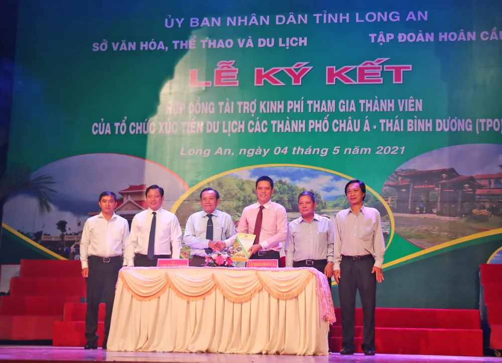 Long An tổ chức Lễ ký kết tài trợ kinh phí tham gia thành viên của Tổ chức Xúc tiến Du lịch các thành phố Châu Á – Thái Bình Dương. Ảnh: NGỌC PHÚC