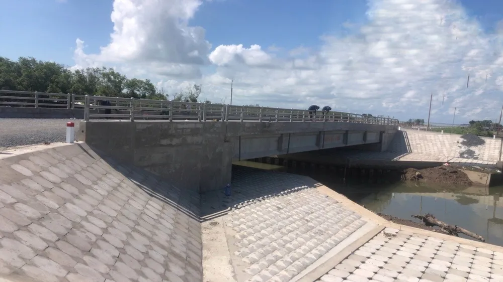 Tiền Giang nghiệm thu cầu giao thông trên tuyến đê biển Gò Công ảnh 2
