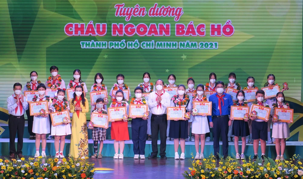 Phó Bí thư Thành ủy TPHCM Nguyễn Hồ Hải tuyên dương Cháu ngoan Bác Hồ năm 2021